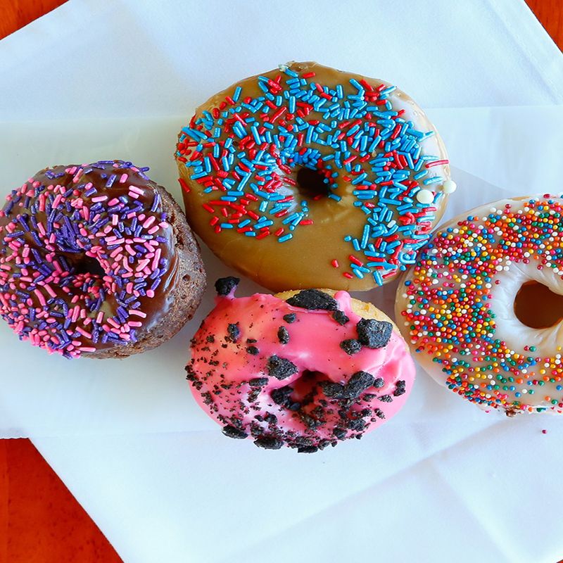 12 Nevada Cider-Donut Shops Bringing Autumn Vibes To The Desert - Decor Hint Sprinkle Donuts