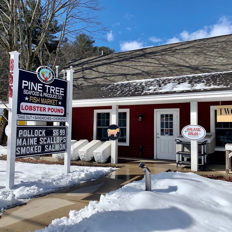 Maine Grocery Stores Known For Fresh Seafood And Local Catch - Decor Hint Pine Tree Seafood & Produce
