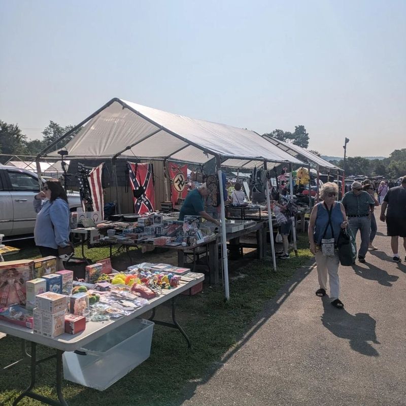 People Drive From All Over Pennsylvania To These Craft Fairs For One-Of-A-Kind Finds - Decor Hint Waymart Fall Craft and Vendor Fair