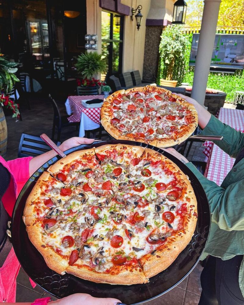 16 Nevada Pizza Places Keeping The Family-Style Tradition Alive - Decor Hint Giuseppe's Bar & Grille