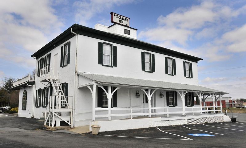 16 Defunct Pennsylvania Restaurants Locals Still Talk About Years Later - Decor Hint Stockyard Inn - Lancaster
