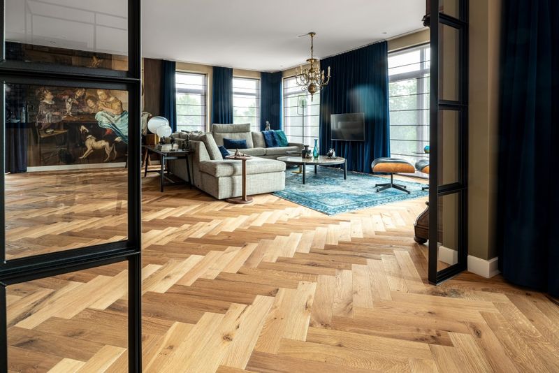 14 Flooring Looks Los Angeles Designers Are Betting You'll See Everywhere Next Year - Decor Hint Herringbone Hardwood