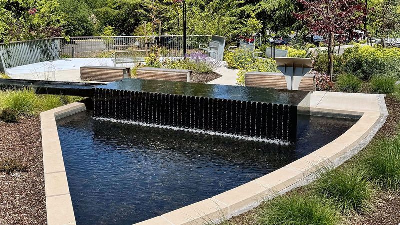 14 Easy DIY Backyard Fountain Ideas In Florida - Decor Hint Modern Minimalist Water Column Fountain