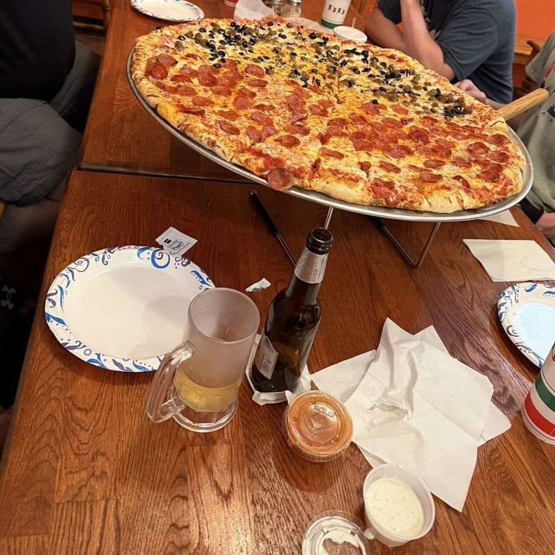 16 Nevada Pizza Places Keeping The Family-Style Tradition Alive - Decor Hint Borriello Brothers