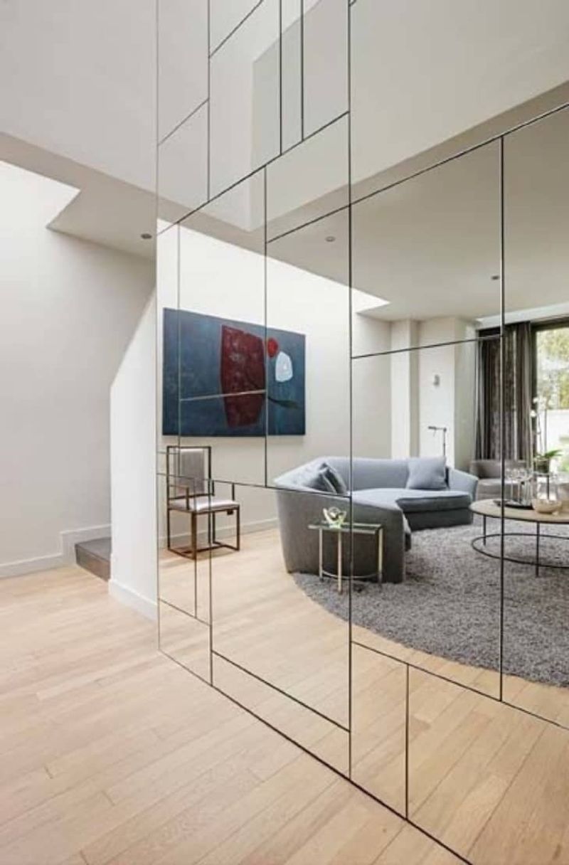 Texas Homes Are Bringing Back These 12 'Outdated' Design Trends - Decor Hint Mirrored Walls Reflect Style