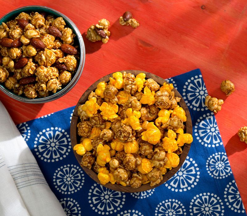 Illinois Hidden Restaurants Everyone Seems To Know About - Decor Hint Garrett Popcorn Shops