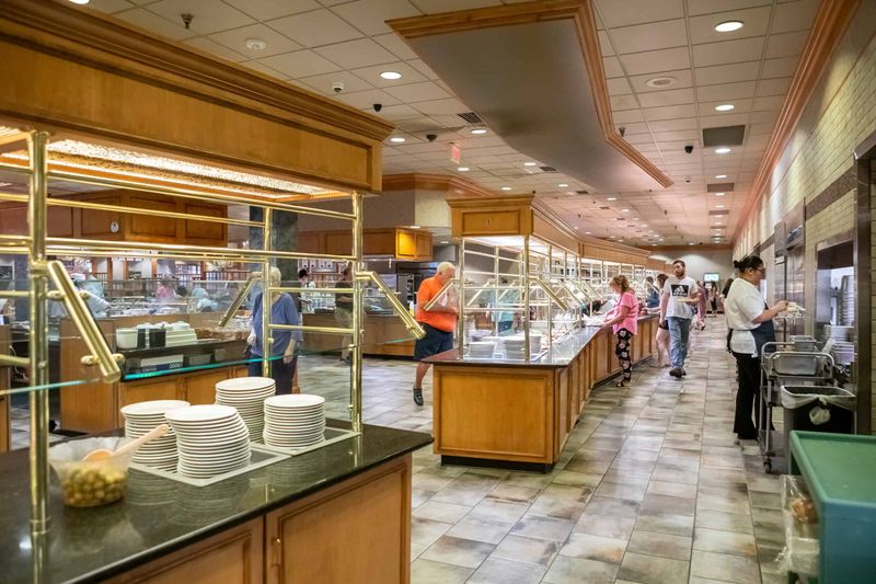Pennsylvania Restaurants Locals Have Loved For Generations - Decor Hint Shady Maple Smorgasbord