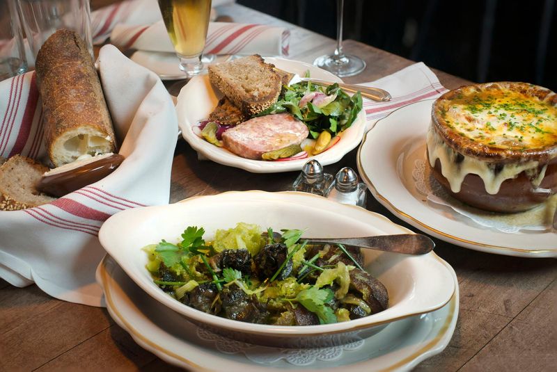 Reservations, Walk-ins & Seating Tips