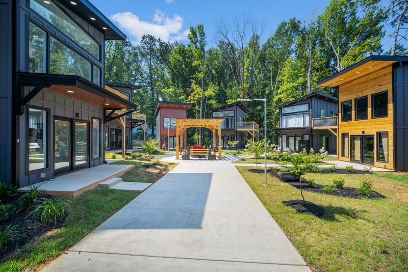 Georgia Home Designs That Could Drop In Value Faster Than You Expect - Decor Hint Homes With Small Lots In High-Density Areas
