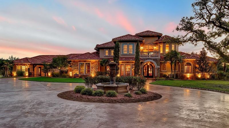 10 Texas Home Styles Experts Predict Will See Price Drops By Late 2025 - Decor Hint Homes with Dated Mediterranean or Tuscan Styling