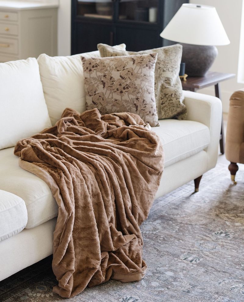 Autumn Home Decoration Ideas For Homes In New York - Decor Hint Cozy Throw Blankets in Fall Colors