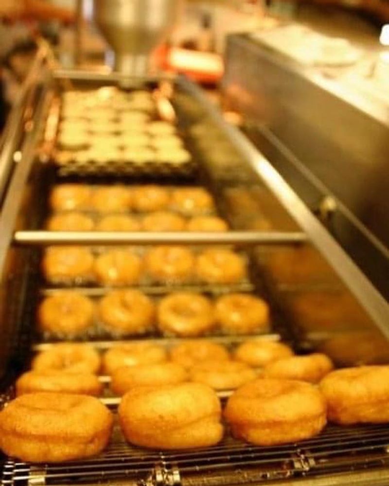 13 Hidden Cider-Donut Spots In California That Smell Like Autumn - Decor Hint Snow-Line Orchard, Oak Glen, CA
