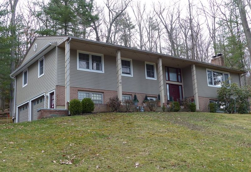 14 Home Styles In New Jersey That Just Don't Sell Anymore - Decor Hint Bi-Level Homes