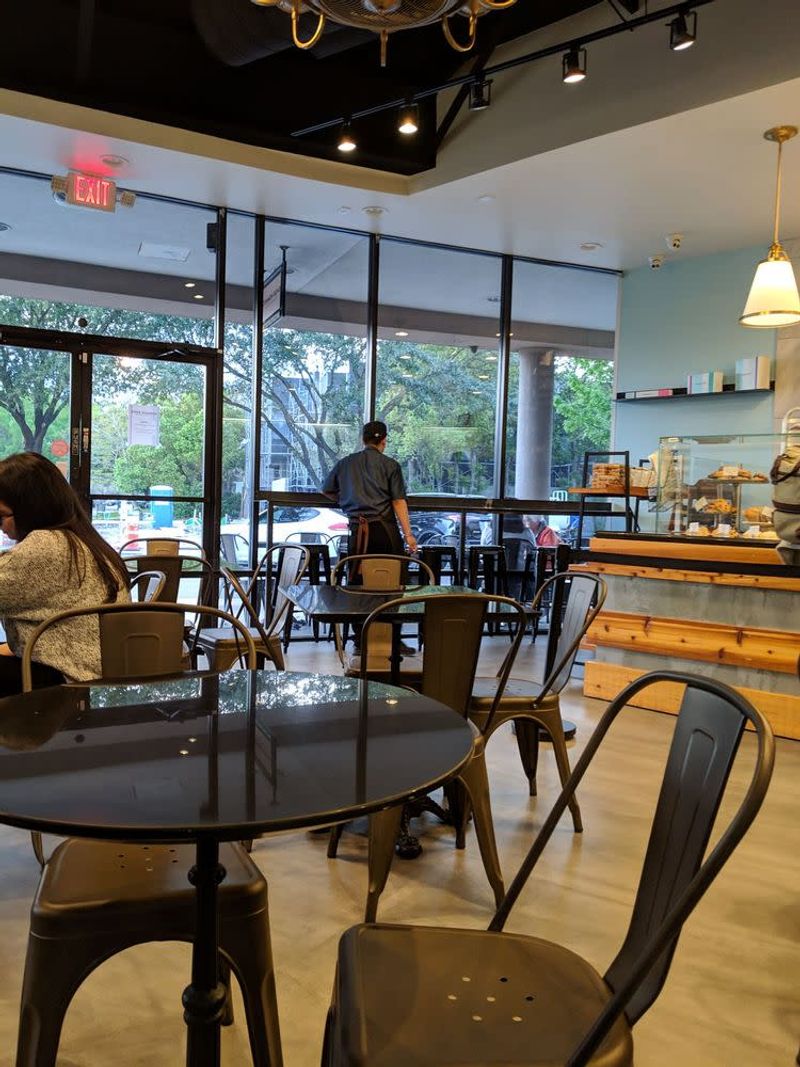 Houston Restaurants Perfect For Dining Solo - Decor Hint Common Bond Cafe & Bakery