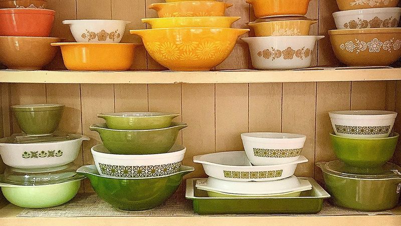 12 Once-Priceless California Collectibles Now Losing Their Shine, And 8 To Skip - Decor Hint Vintage Pyrex Mixing Bowls