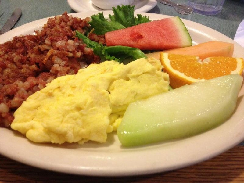 17 Illinois Diners Where Comfort Food Still Feels Like Home - Decor Hint Seven Dwarfs Family Restaurant – Wheaton