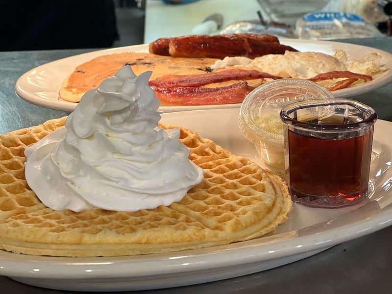 15 The Timeless New England Breakfast Spots Everyone In Massachusetts Should Try - Decor Hint Bluebonnet Diner - Northampton
