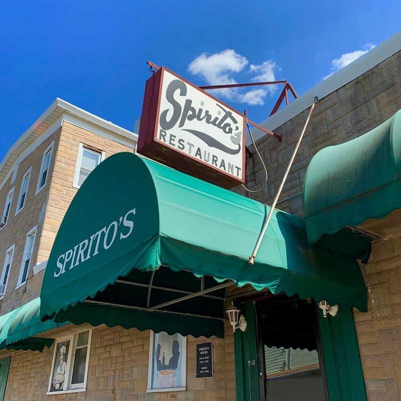 New Jersey Restaurants So Good They Don't Need To Advertise - Decor Hint Spirito's - Elizabeth