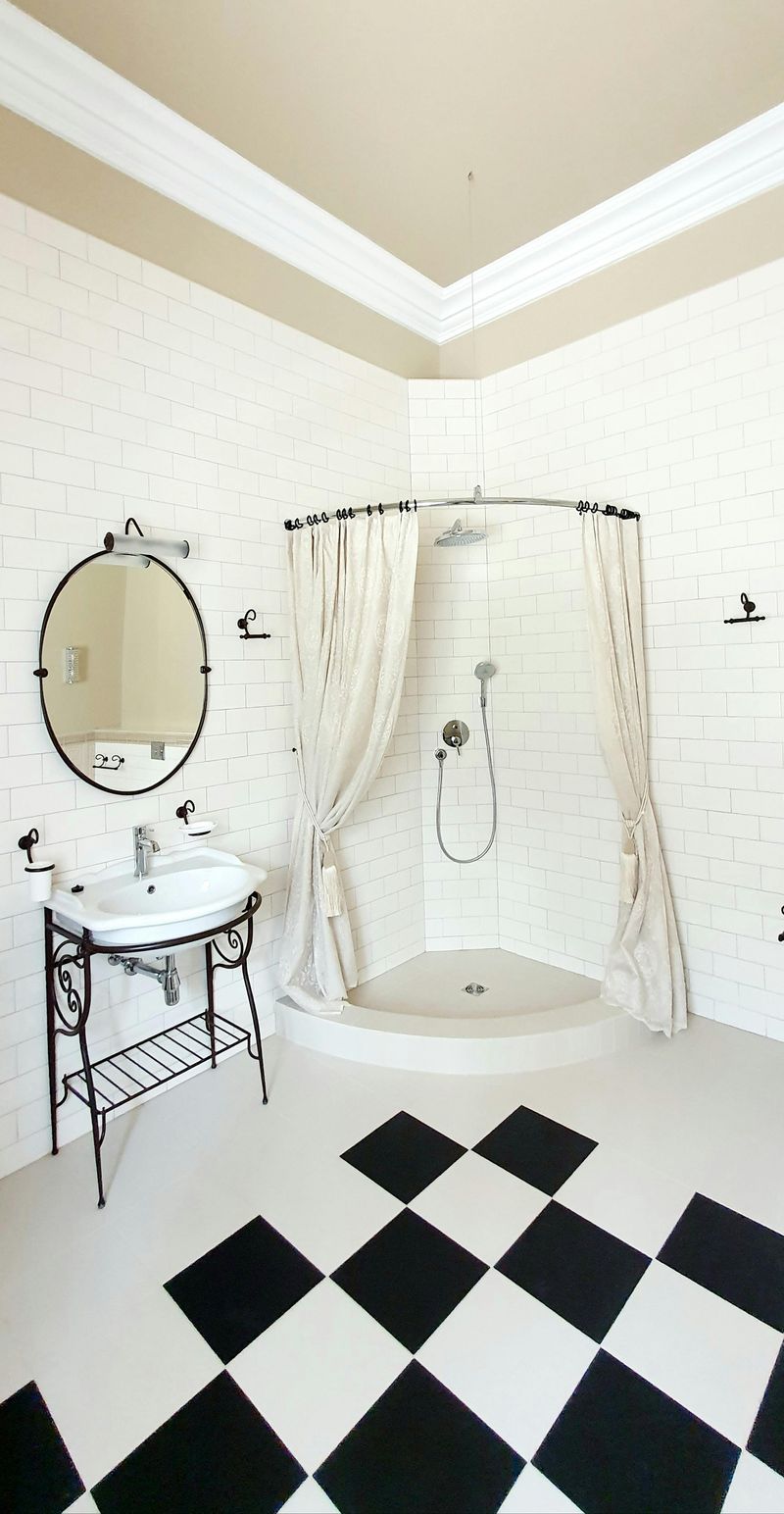 11 Retro Home Trends Making A Return In Modern Interiors - Decor Hint Checkerboard Flooring