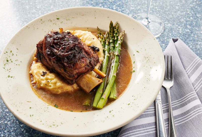 10 Maryland Seafood Joints Locals Skip - But Tourists Can't Stop Praising - Decor Hint The Narrows Restaurant - Grasonville (Kent Narrows)