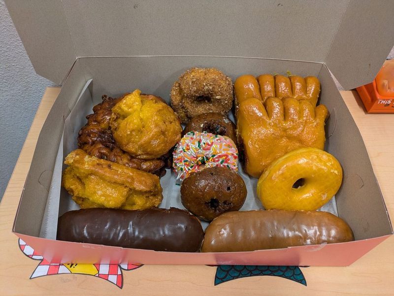 12 Nevada Cider-Donut Shops Bringing Autumn Vibes To The Desert - Decor Hint Friendly Donut House (Henderson)