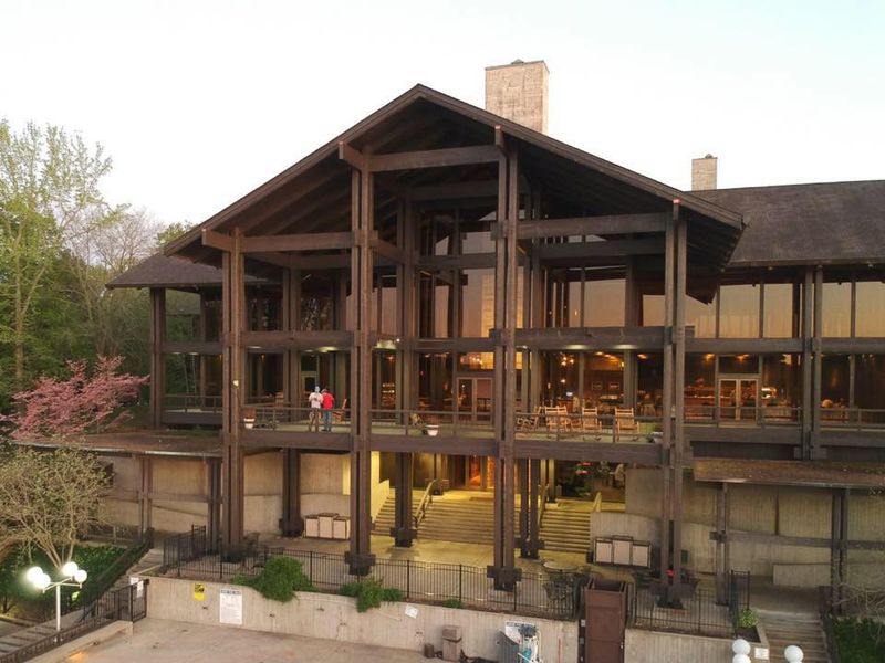 14 Must Try Kentucky Restaurants Where The Views Are As Good As The Food - Decor Hint Windows on the Water