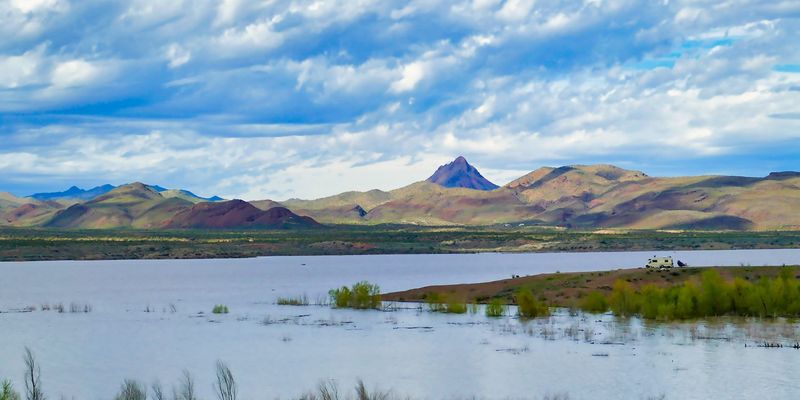 12 Beautiful Lakes Near Phoenix That Locals Hope Tourists Never Discover - Decor Hint Alamo Lake