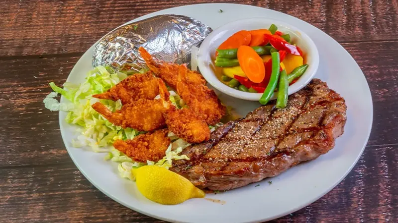 18 Michigan Restaurants Serving Chicken Fried Steak Just Like Grandma Used To Make - Decor Hint Redamak's - New Buffalo