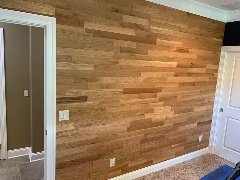 15 Living Oak Designs From Tierra's Texas That Showcase True Southern Sophistication - Decor Hint Oak Plank Accent Wall Feature
