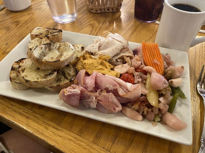 17 Underrated Kansas Restaurants That Deserve The Spotlight - Decor Hint Hays House 1857 Restaurant & Tavern, Council Grove