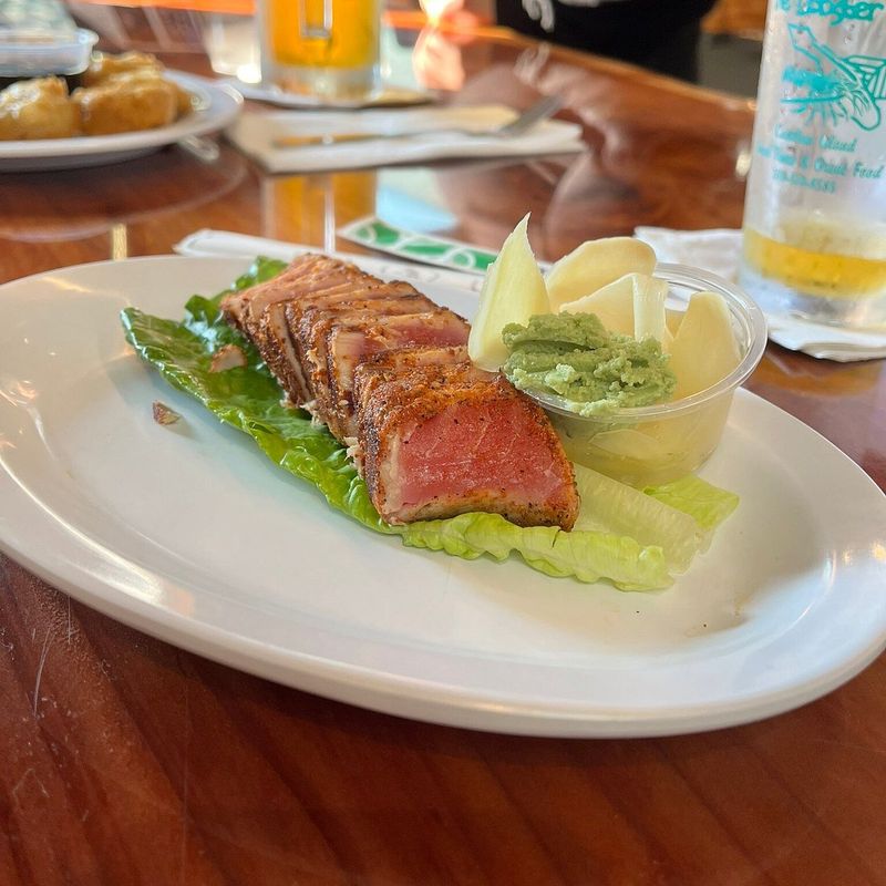 11 California Lobster Roll Shacks That Nail Simple, Coastal Flavor - Decor Hint The Lobster Trap - San Diego
