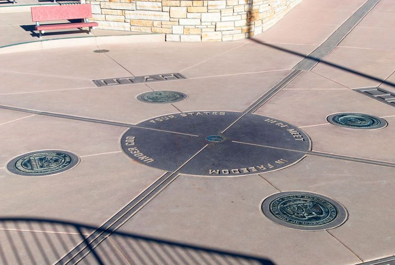 14 New Mexico Tourist Traps That Locals Avoid Like The Plague (But Visitors Can't Resist) - Decor Hint Four Corners Monument