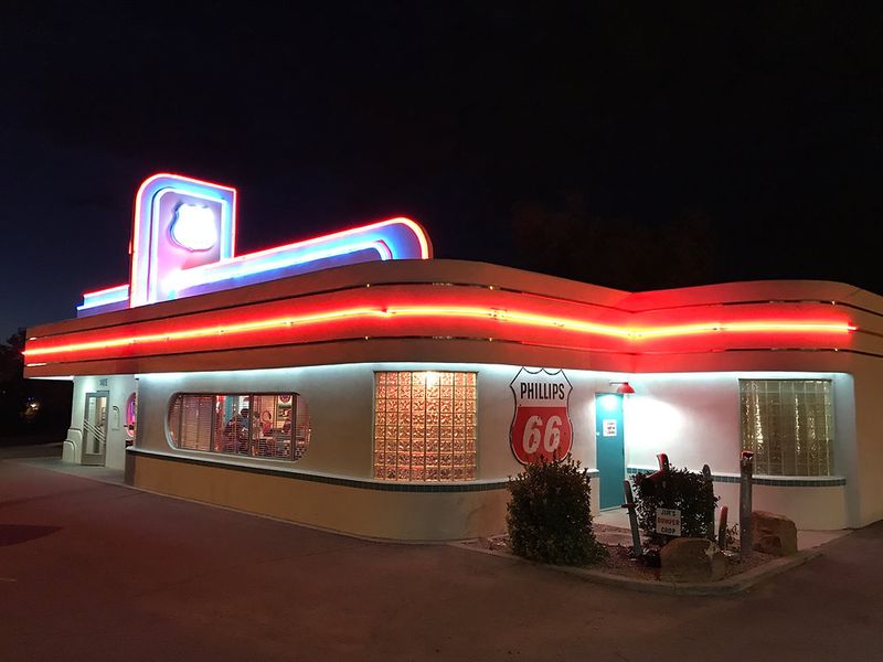 14 New Mexico Tourist Traps That Locals Avoid Like The Plague (But Visitors Can't Resist) - Decor Hint Albuquerque's Route 66 Diner