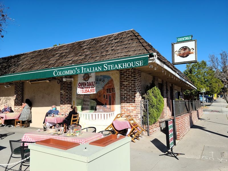 14 California Pizzerias Keeping Old-School Family Recipes Alive - Decor Hint Colombo's Italian Steakhouse & Pizzeria - Eagle Rock
