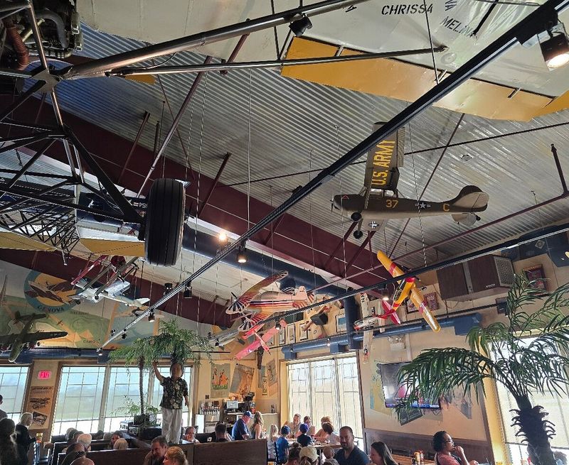 Illinois Fish Fries That Keep Locals Coming Back Every Friday - Decor Hint Pilot Pete's Takes Flight With Seafood Delights