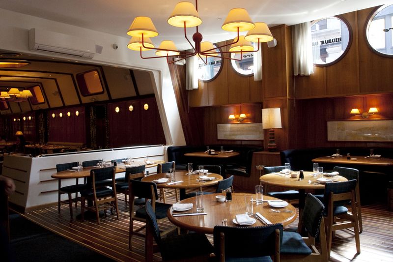 13 New York Seafood Restaurants Locals Love More Than The Tourists Do - Decor Hint Lure Fishbar