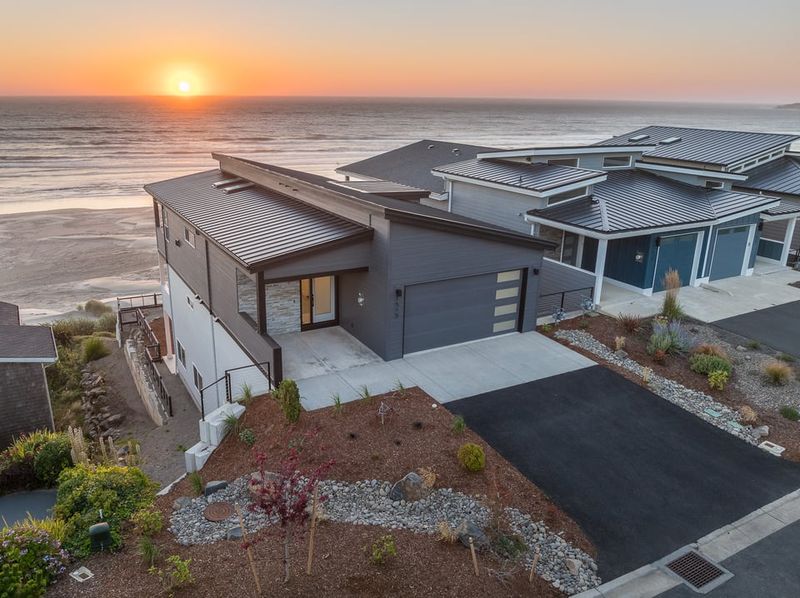 Beachside Oregon Cottages That Stay Stylish No Matter How Hard The Wind Blows - Decor Hint Newport's Nautical-Inspired Getaway