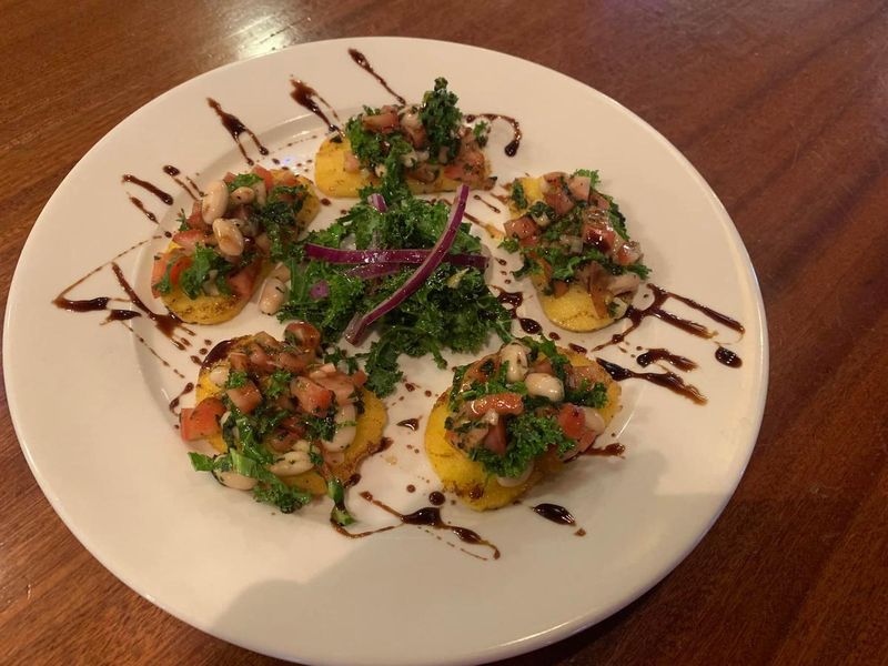 Michigan's Paddler's Inn Offers A Front-Row Seat To Lake Superior Adventures - Decor Hint Nearby Eateries And Local Flavors