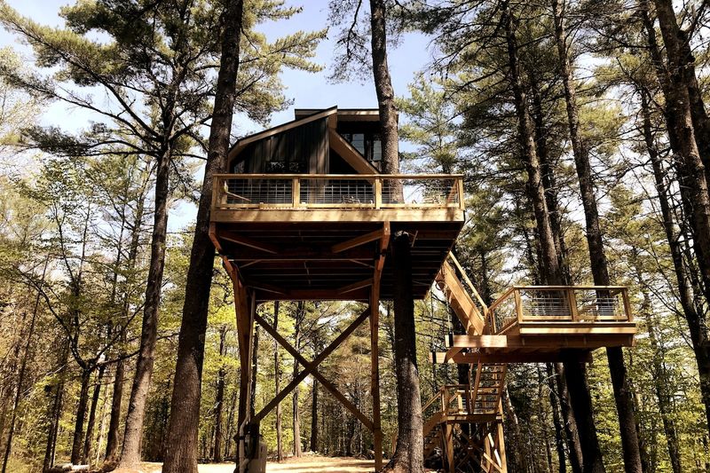 The Appleton Retreat Breeze Treehouse