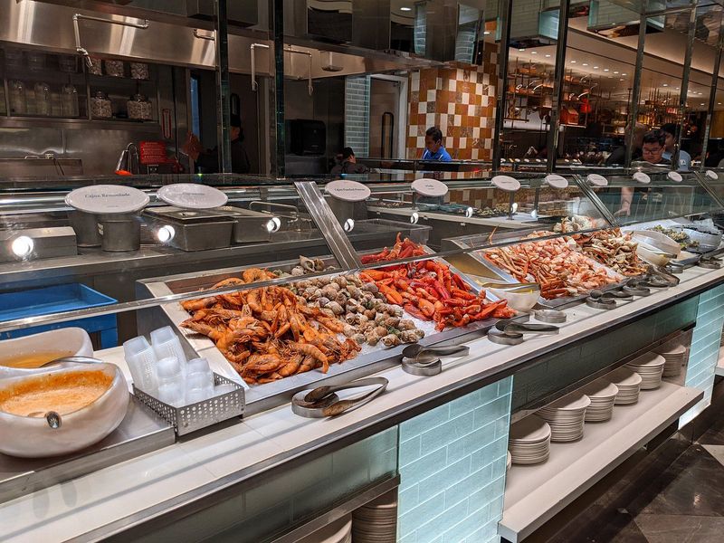 18 Seafood Buffets In Illinois Where Every Bite Feels Like A Coastal Escape - Decor Hint Captain's Seafood Market & Restaurant