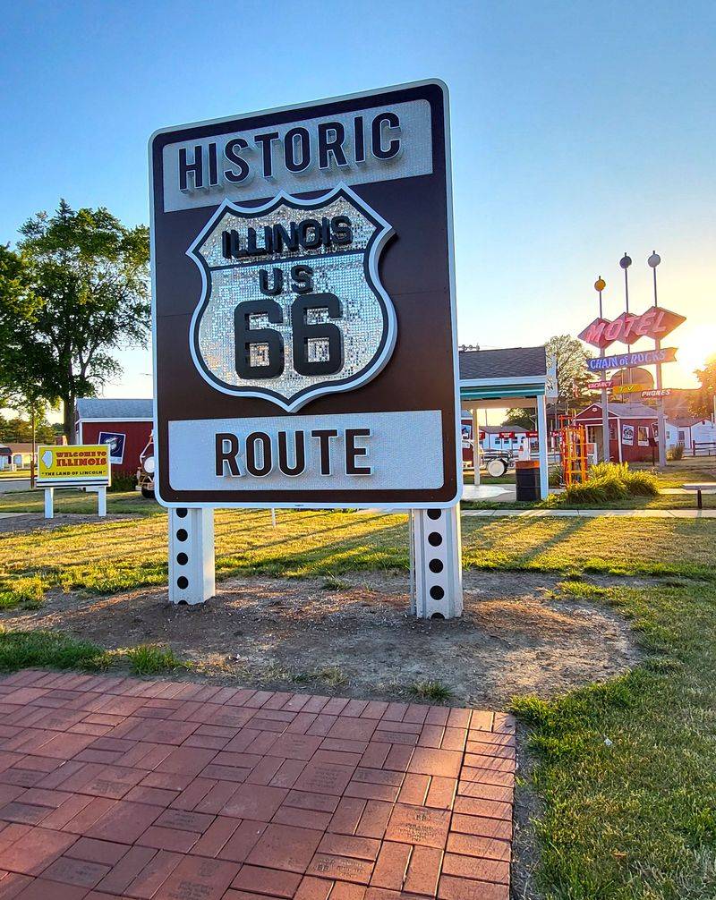 14 Scenic Weekend Drives Across Illinois That Are Worth The Time Off - Decor Hint Historic Route 66 Through Illinois