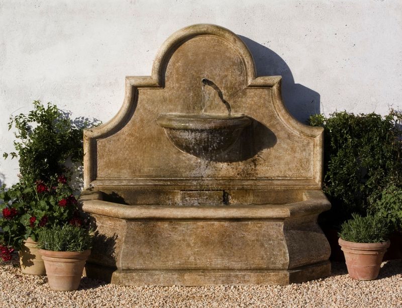 14 Easy DIY Backyard Fountain Ideas In Florida - Decor Hint Wall-Mounted Stucco Fountain