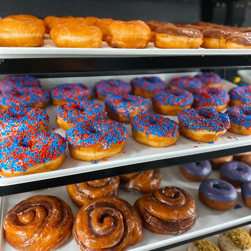 Texas Donut Places That Take Sweet To Another Level - Decor Hint Hypnotic Donuts & Biscuits