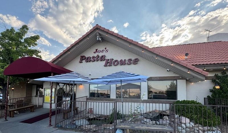Where To Find The Absolute Best Pasta In New Mexico - Decor Hint Warm, Family-Owned Atmosphere