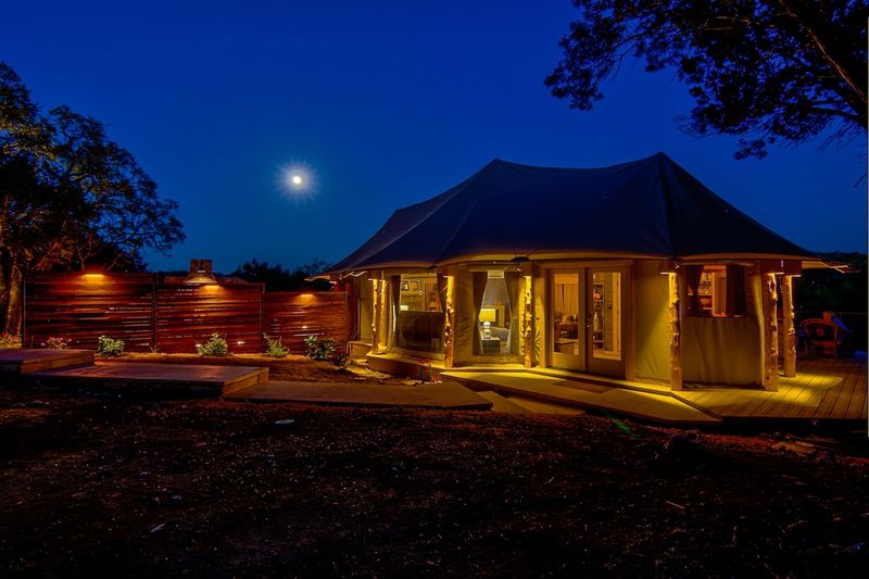 20 Epic Texas Glamping Spots That Are Anything But Roughing It - Decor Hint Firesong Ranch, Spicewood