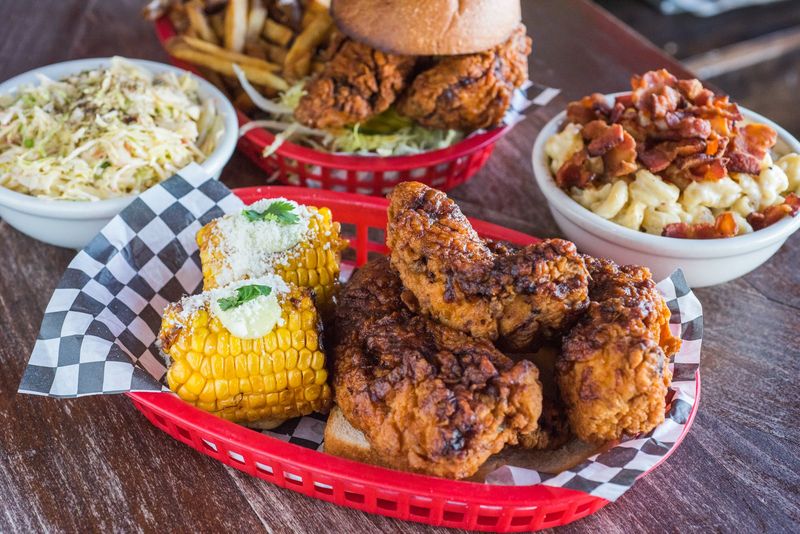 16 Washington Family-Owned Fried Chicken Restaurants Perfect For Rainy Days - Decor Hint Sisters And Brothers (Seattle)