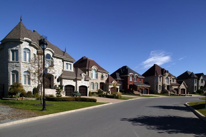 10 Types Of Homes In Pennsylvania Expected To Lose Value By The End Of 2025 - Decor Hint McMansions in Suburban Developments