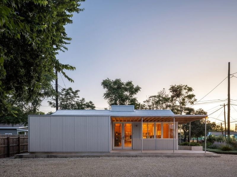 How Derrington Building Studio Makes Practical Look Premium In Austin, Texas - Decor Hint Form And Envelope