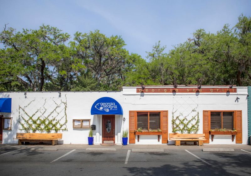 Georgia Seafood Restaurants Locals Love More Than The Tourists Do - Decor Hint Georgia Sea Grill, St. Simons Island