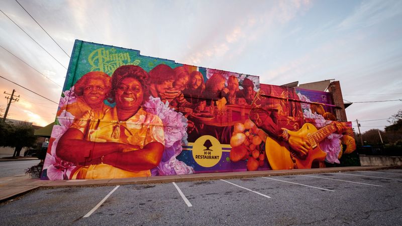Hidden Gem Restaurants In Georgia That Belong On Your Must Try List - Decor Hint H&H Soul Food – Macon